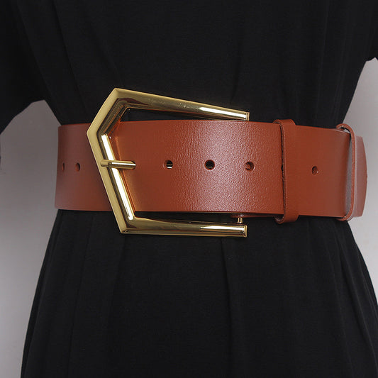 Grande ceinture large en peau de vache à boucle de goupille de forme concave