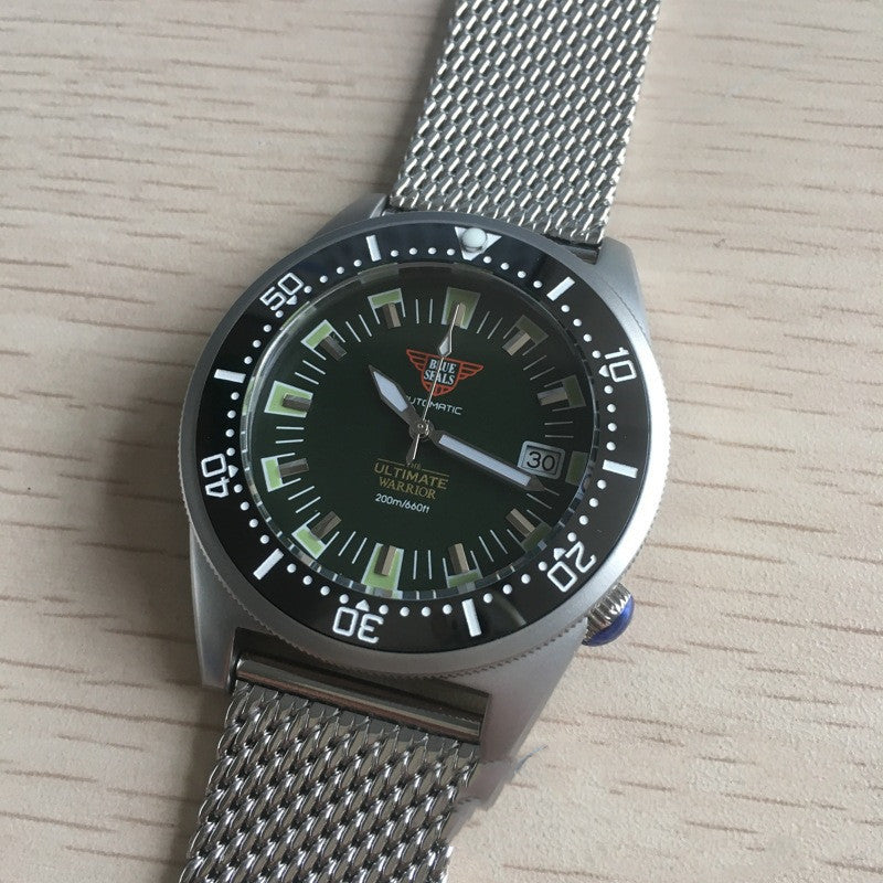 Montre pour hommes avec mouvement automatique mécanique NH35, fabriquée en acier inoxydable 316L, étanche jusqu'à 200 mètres.