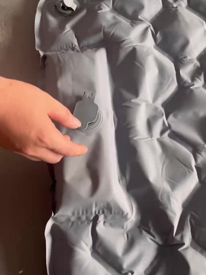 Matelas de camping gonflable ultra-léger avec pompe intégrée et sac de transport - Lit à coussin d'air pliable de haute qualité pour la randonnée, le trekking et les aventures en plein air, bleu, lit de camping
