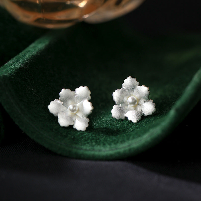 Boucles d'oreilles à perles en forme de fleur blanche neige
