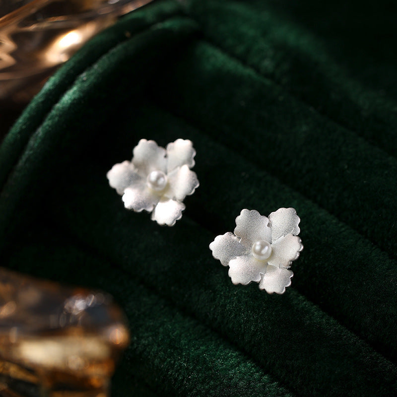 Boucles d'oreilles à perles en forme de fleur blanche neige