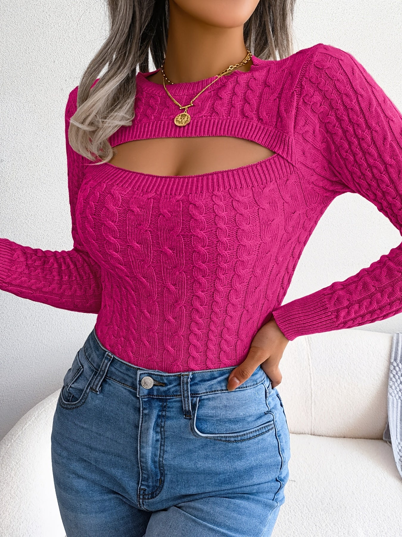Pull-over ajouré sexy qui allie style et confort.