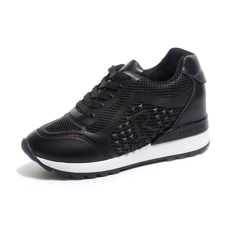 Chaussures casual offrent un confort optimal avec une semelle intérieure de 3 cm et une hauteur totale de 4 cm pour un léger effet de rehaussement