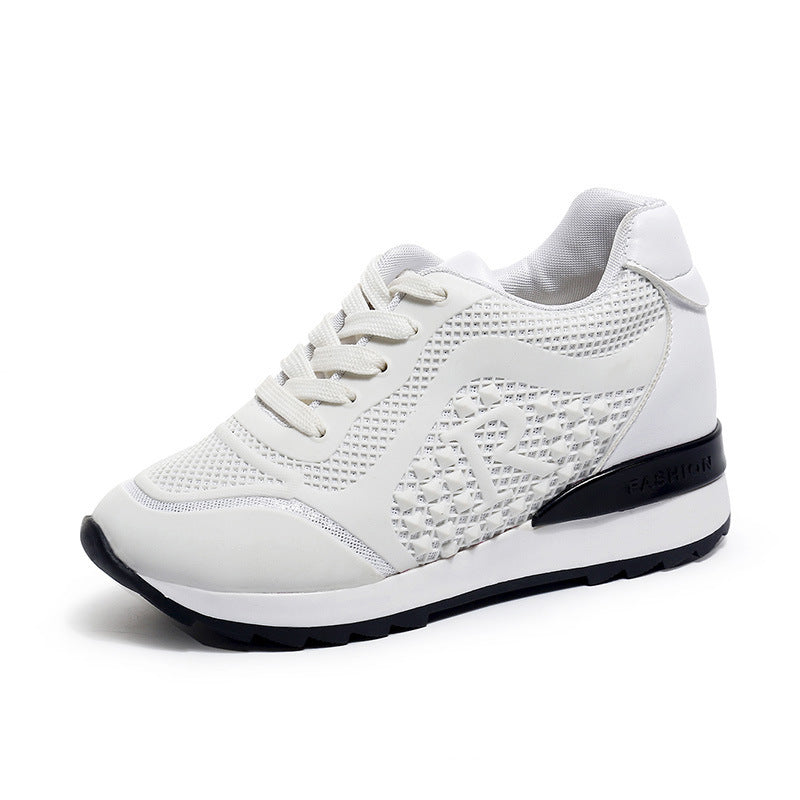 Chaussures casual offrent un confort optimal avec une semelle intérieure de 3 cm et une hauteur totale de 4 cm pour un léger effet de rehaussement