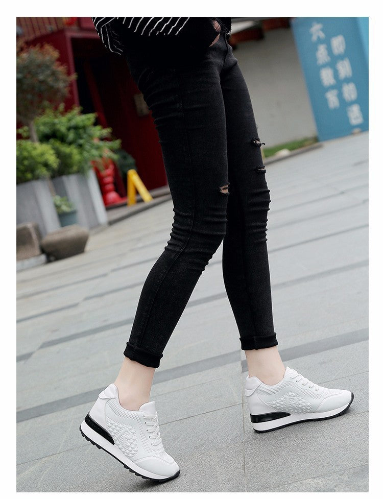 Chaussures casual offrent un confort optimal avec une semelle intérieure de 3 cm et une hauteur totale de 4 cm pour un léger effet de rehaussement