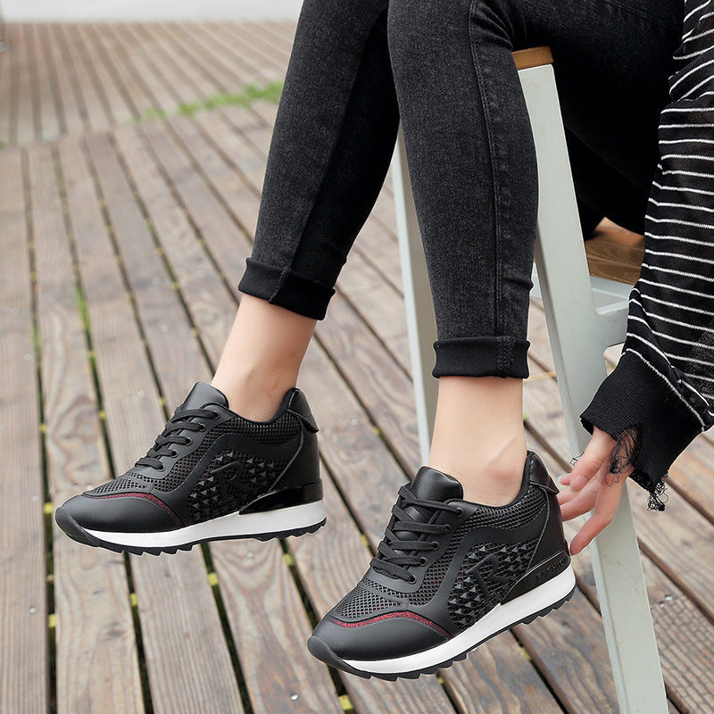Chaussures casual offrent un confort optimal avec une semelle intérieure de 3 cm et une hauteur totale de 4 cm pour un léger effet de rehaussement