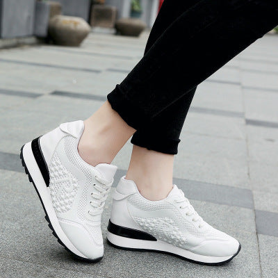 Chaussures casual offrent un confort optimal avec une semelle intérieure de 3 cm et une hauteur totale de 4 cm pour un léger effet de rehaussement