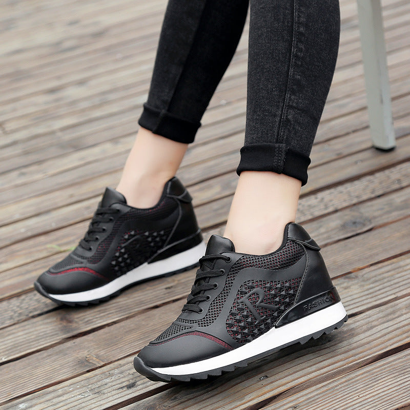Chaussures casual offrent un confort optimal avec une semelle intérieure de 3 cm et une hauteur totale de 4 cm pour un léger effet de rehaussement
