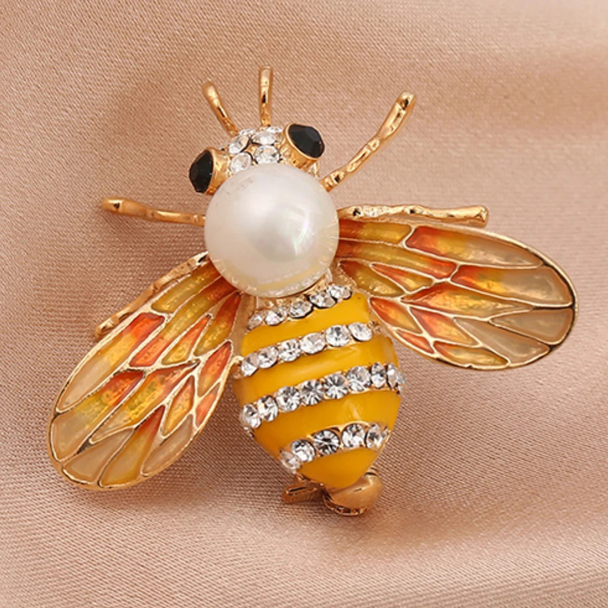 Broche abeille ornée de perles d'imitation