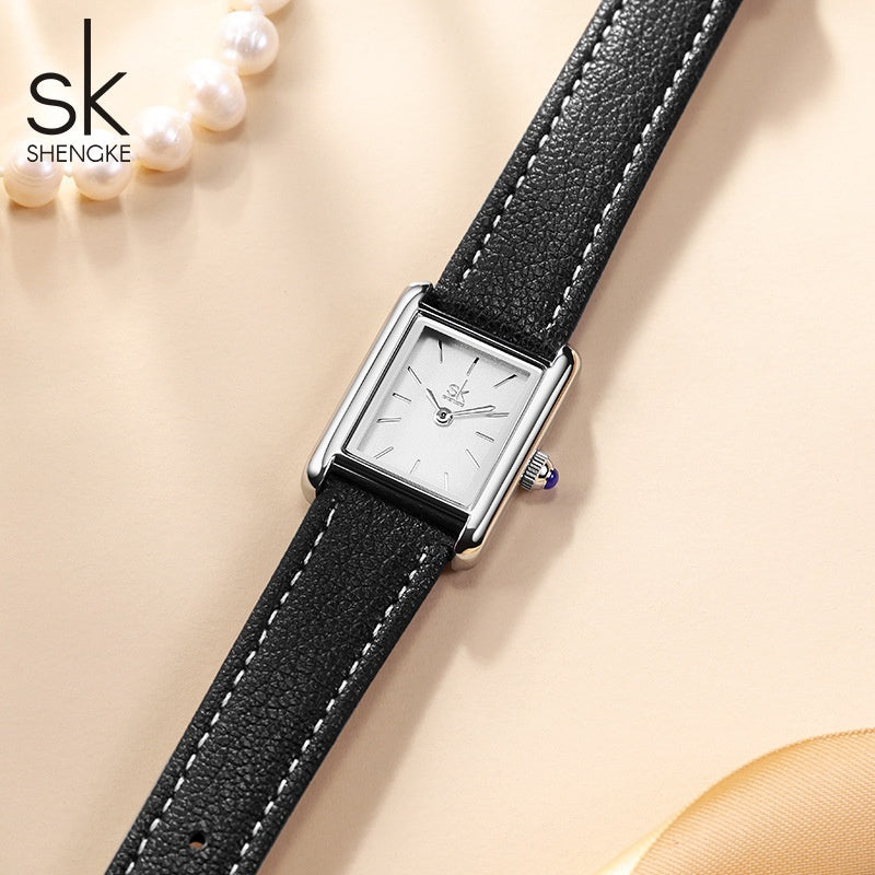 Montre carrée rétro au design épuré et intemporel pour femmes
