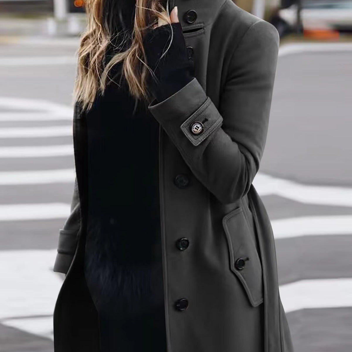 Cardigan long en laine, incontournable pour l'automne et l'hiver. Coupé slim et élégant,