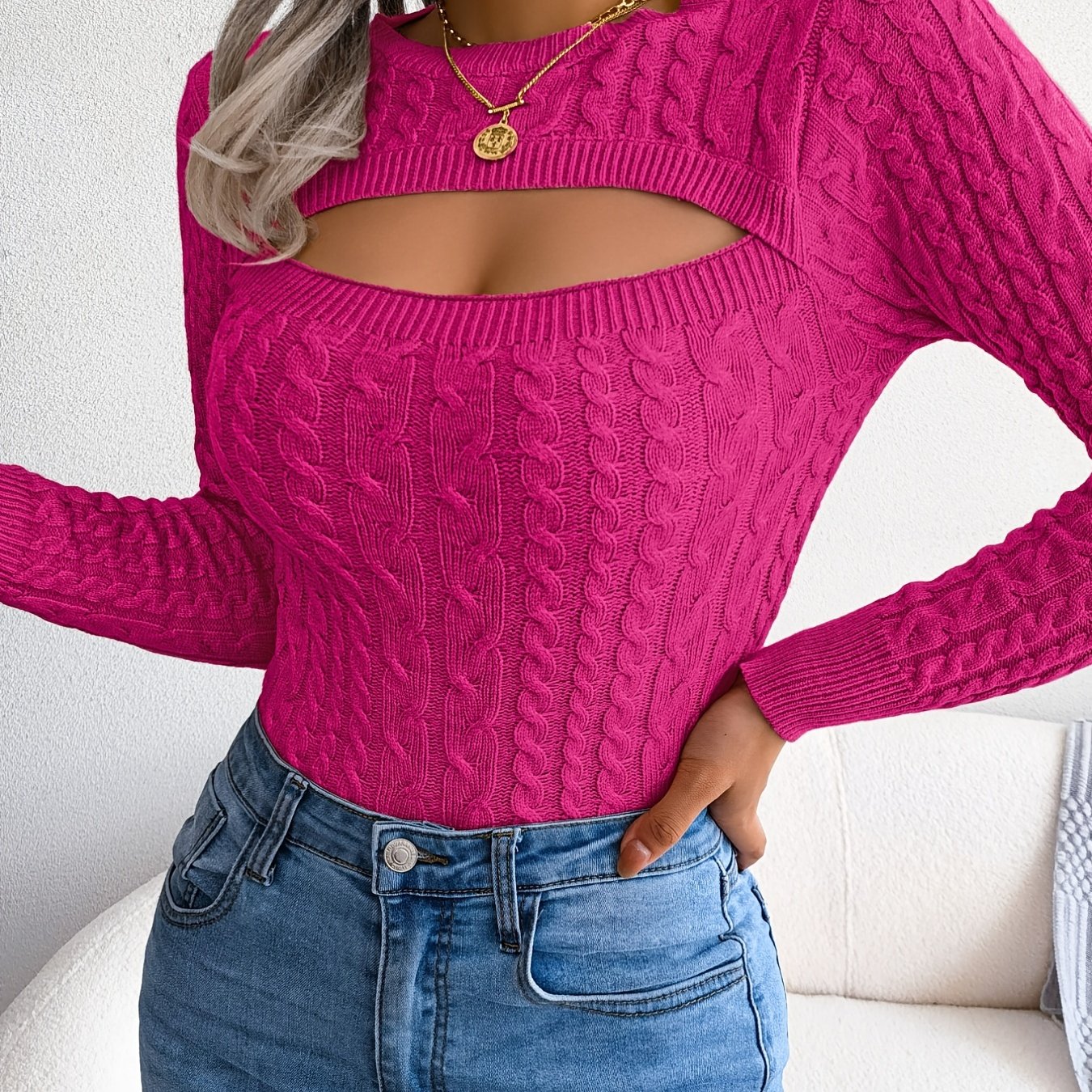 Pull-over ajouré sexy qui allie style et confort.