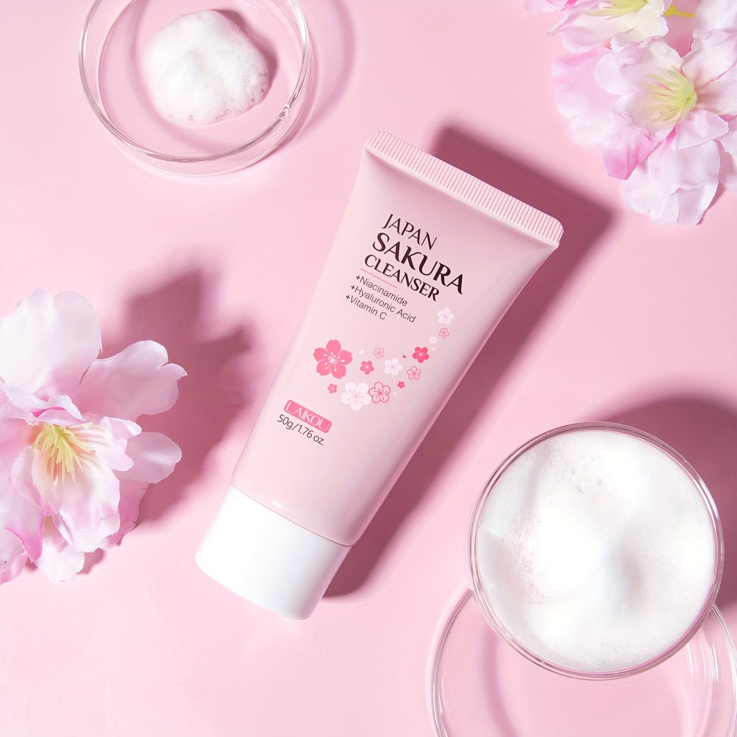 Nettoyant visage mousse à la sakura pour un nettoyage en profondeur sans agresser la peau.