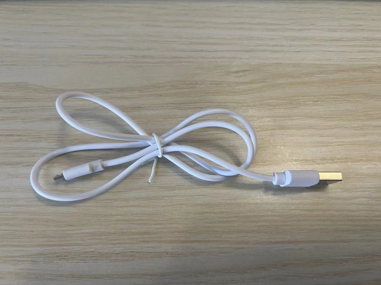 Masseur EMS thermique pour le cou, qui combine microcourants électriques et chaleur pour lifter et raffermir la peau