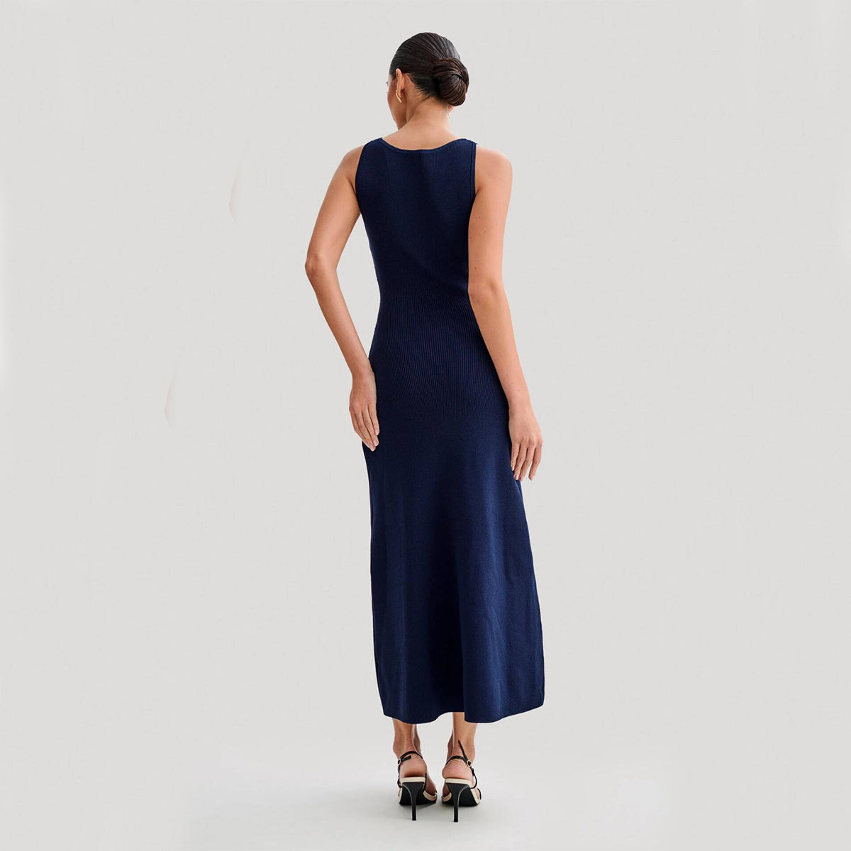 Robe élégante tricotée sans manches pour femmes