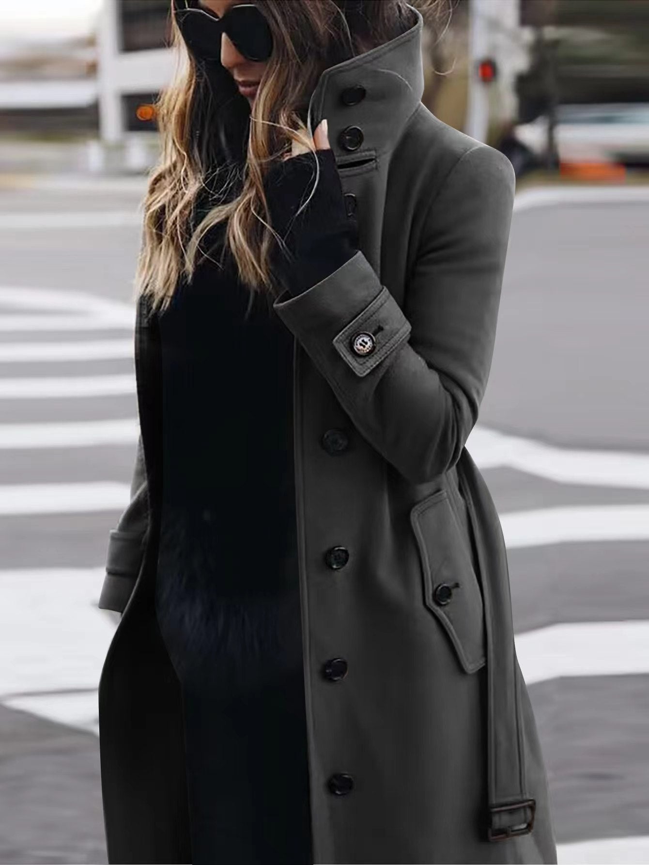 Cardigan long en laine, incontournable pour l'automne et l'hiver. Coupé slim et élégant,