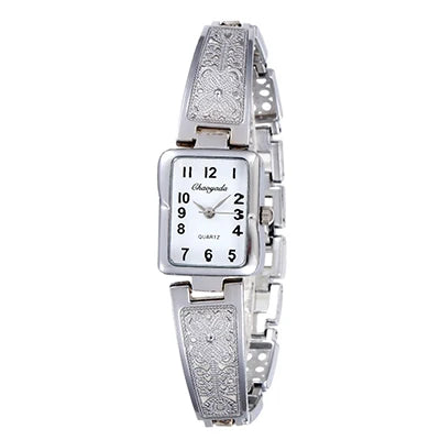 Montre pour femmes, présente un bracelet en acier inoxydable doré