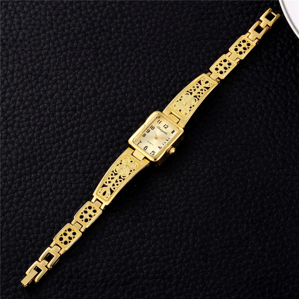 Montre pour femmes, présente un bracelet en acier inoxydable doré