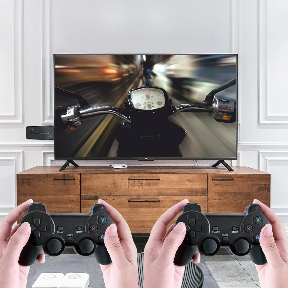M8 Game Stick. Cette console compacte offre 20000 jeux intégrés en qualité 4K HD , TV