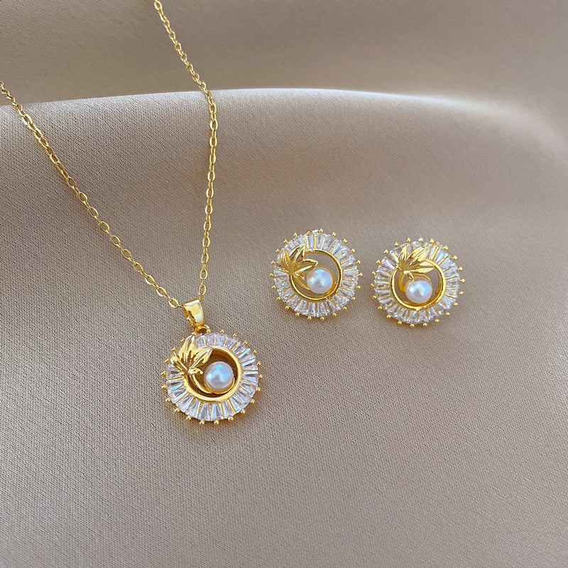 Boucles d'oreilles et collier