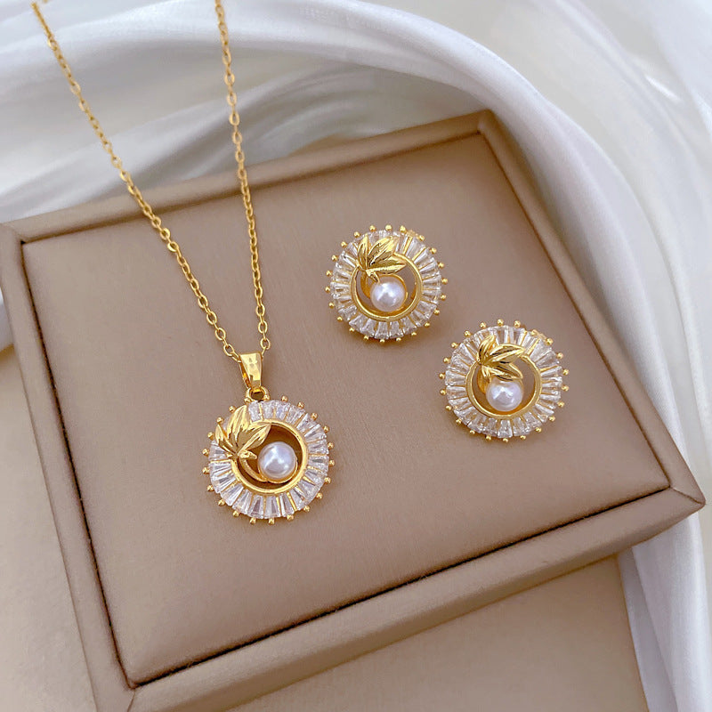 Boucles d'oreilles et collier