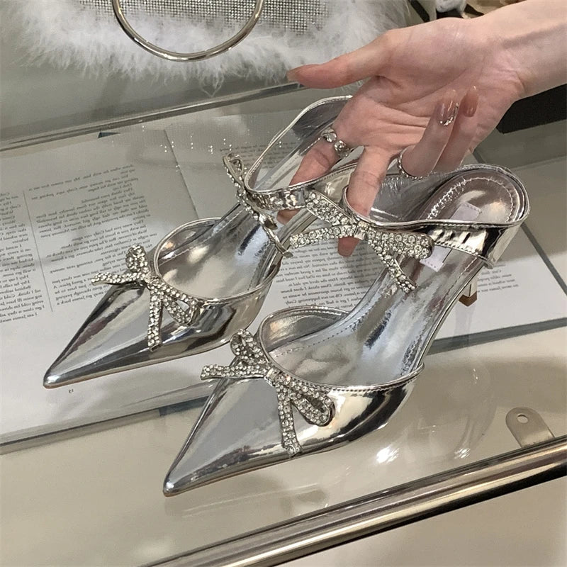 Chaussures pour femmes avec pointe en forme de papillon