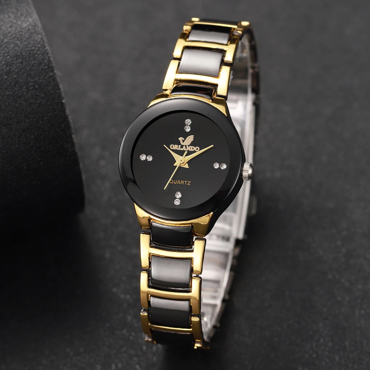 Montre pour femme allie élégance et robustesse avec son bracelet en acier noir