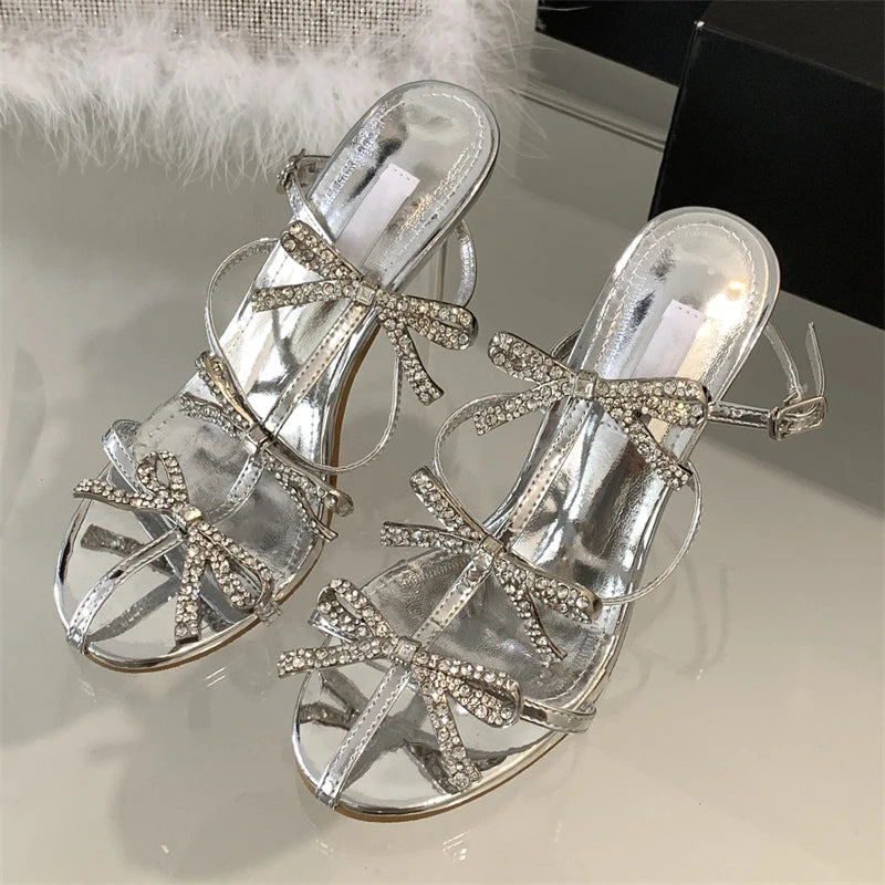 Chaussures pour femmes avec pointe en forme de papillon