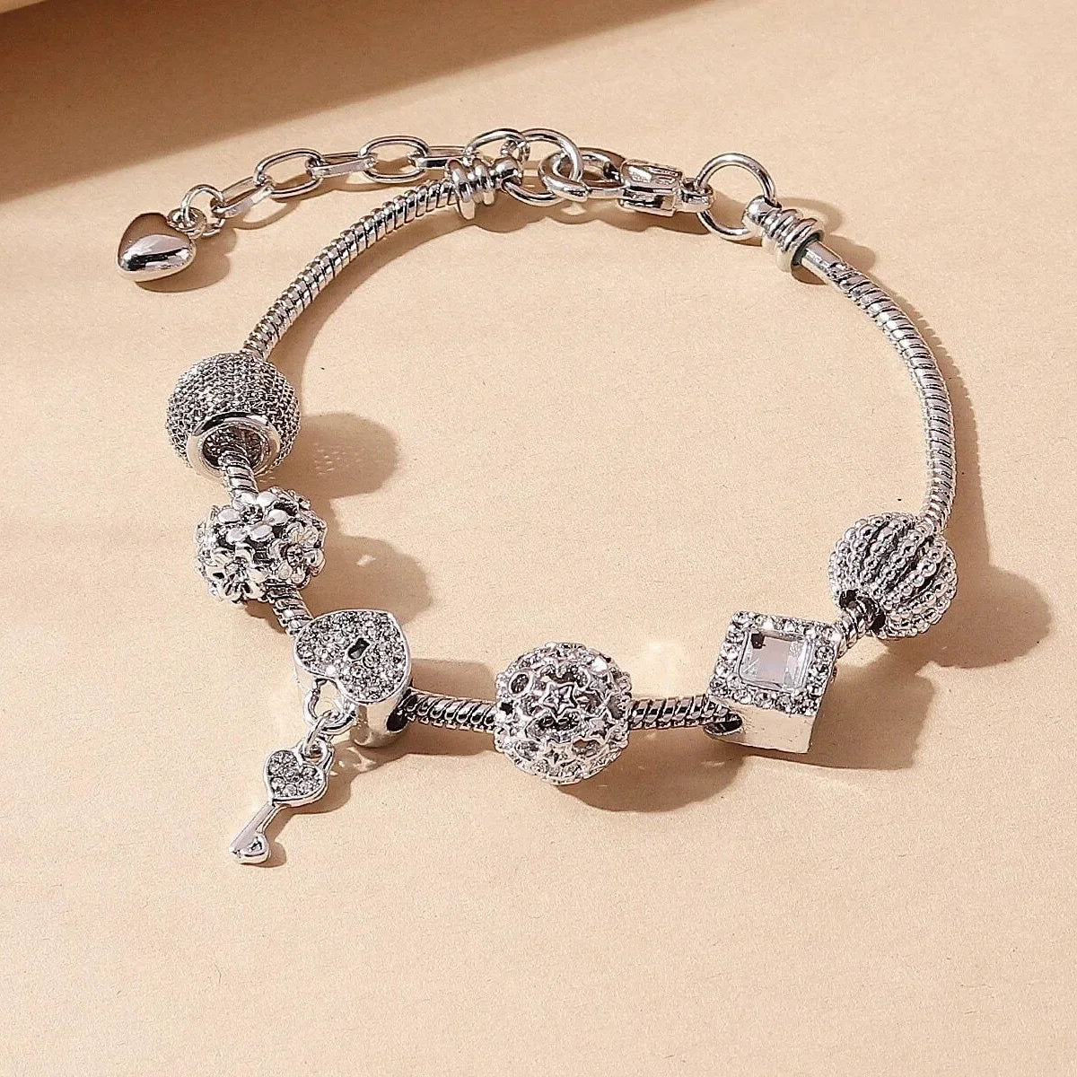 Bracelet à multi éléments pour femmes