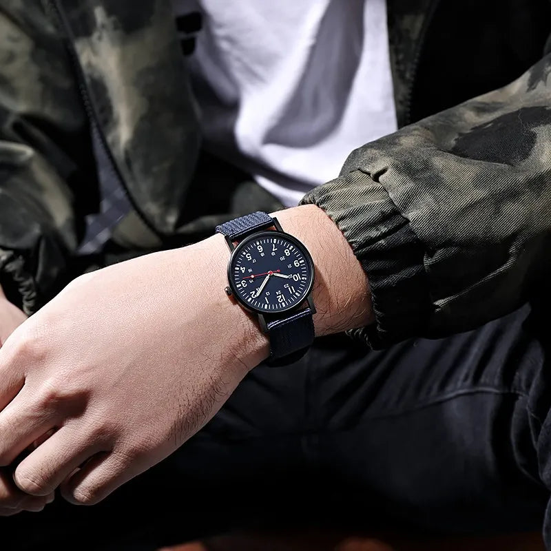 Montre pour hommes au design luxueux