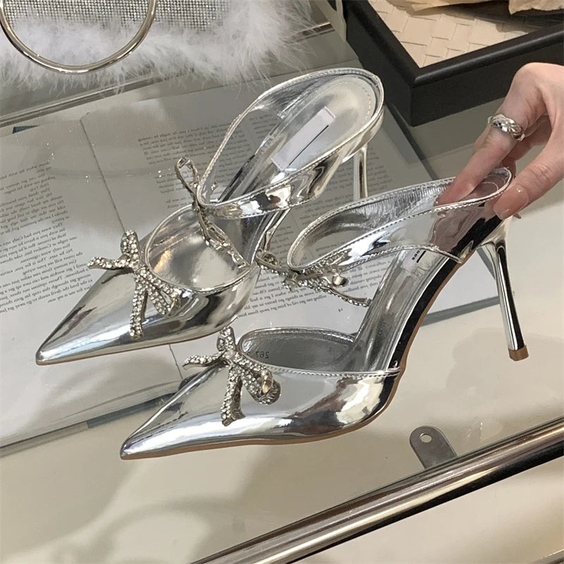 Chaussures pour femmes avec pointe en forme de papillon