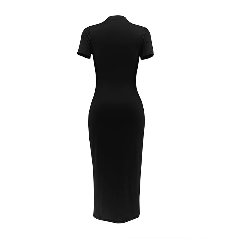 Robe noire à manches courtes