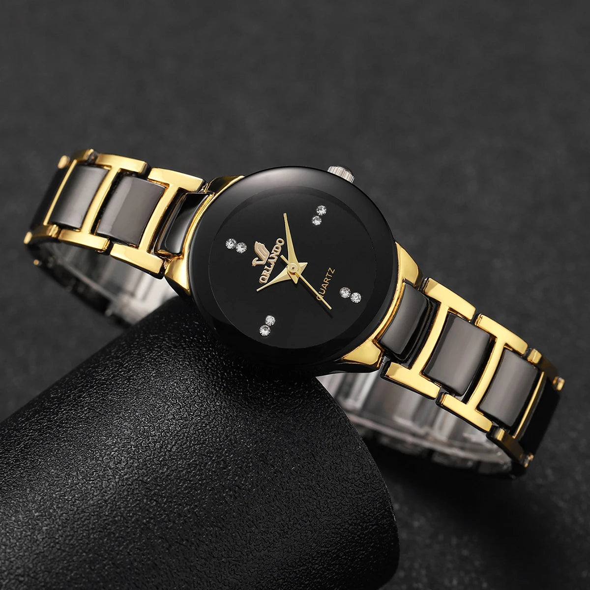 Montre pour femme allie élégance et robustesse avec son bracelet en acier noir