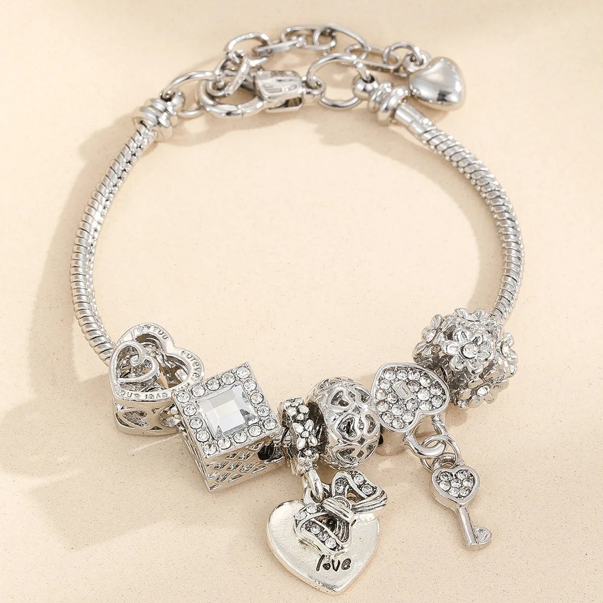 Bracelet à multi éléments pour femmes