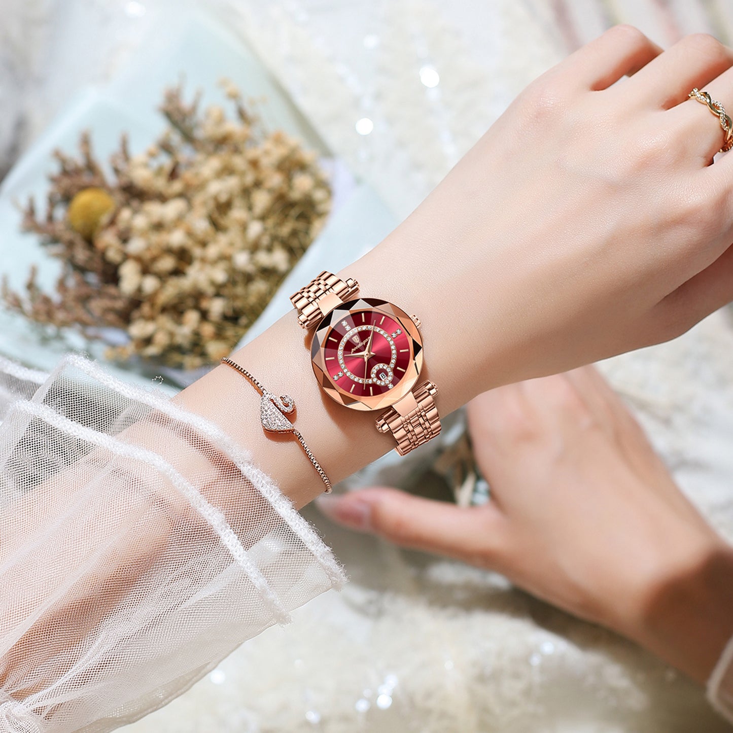 Montre étanche en alliage pour femmes Montre à quartz à la mode ultra-mince
