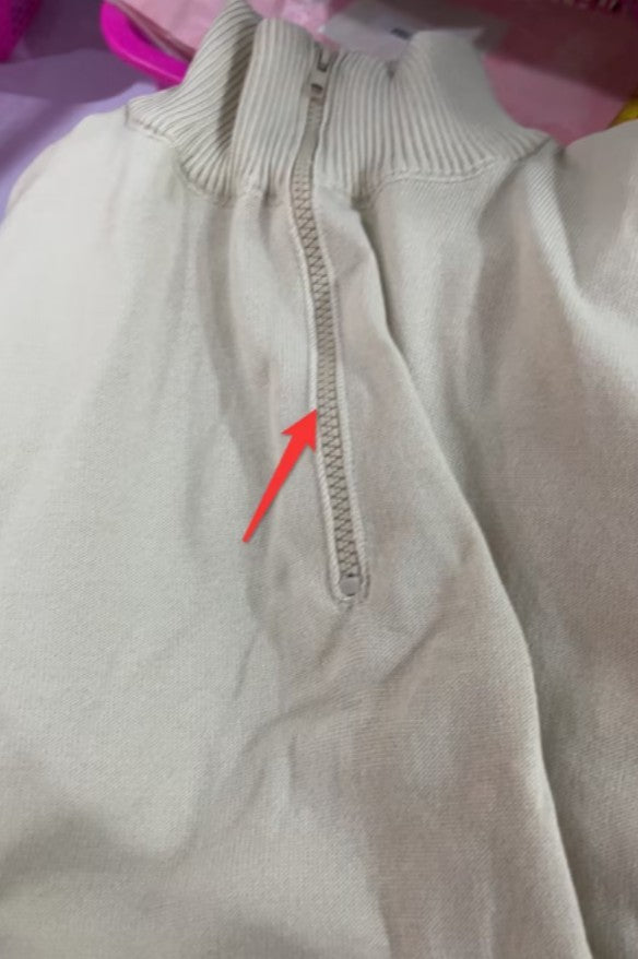 Pull zippé col montant, pour hommes. Confectionné en tricot de qualité