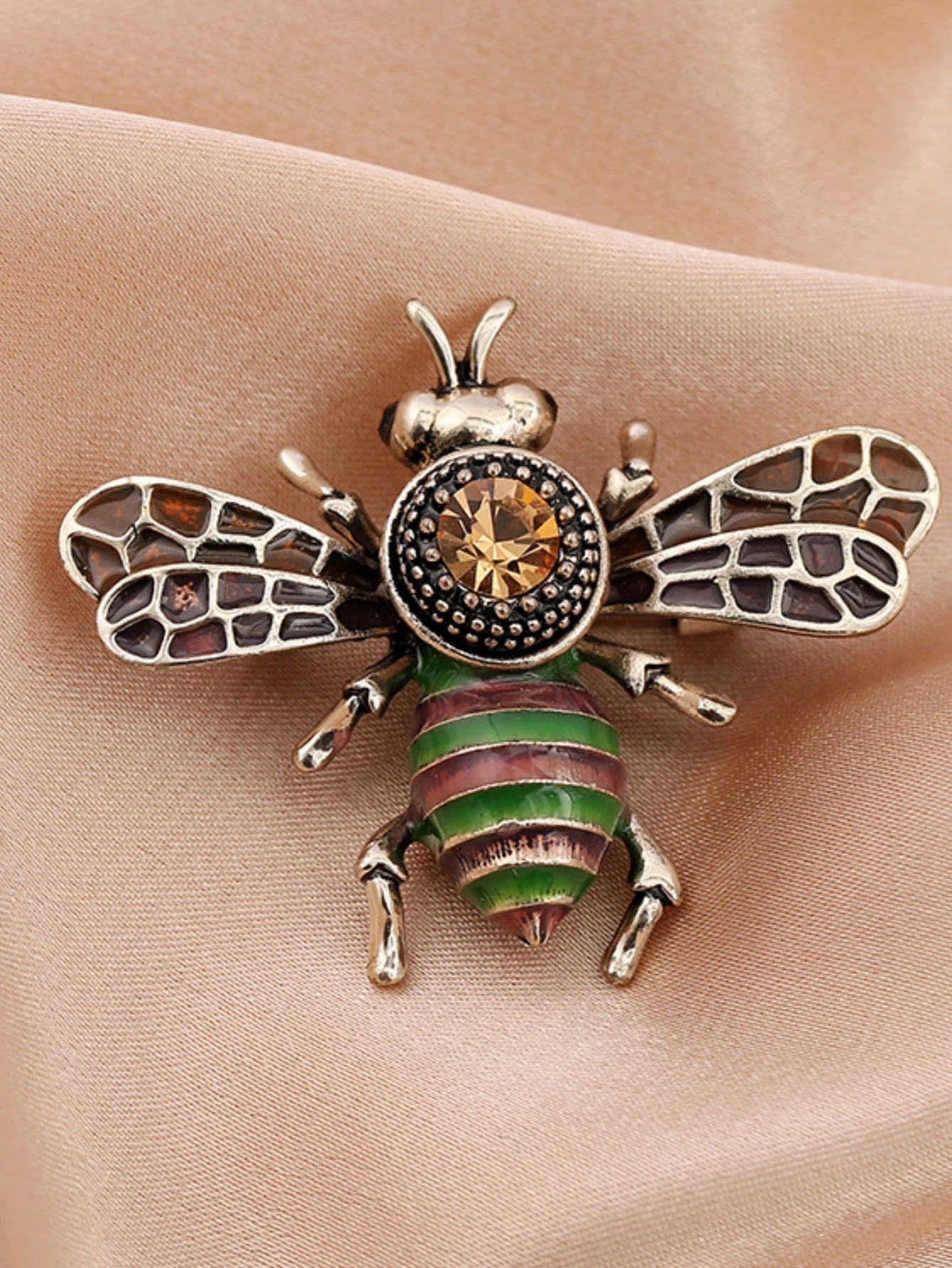 Broche abeille ornée de perles d'imitation