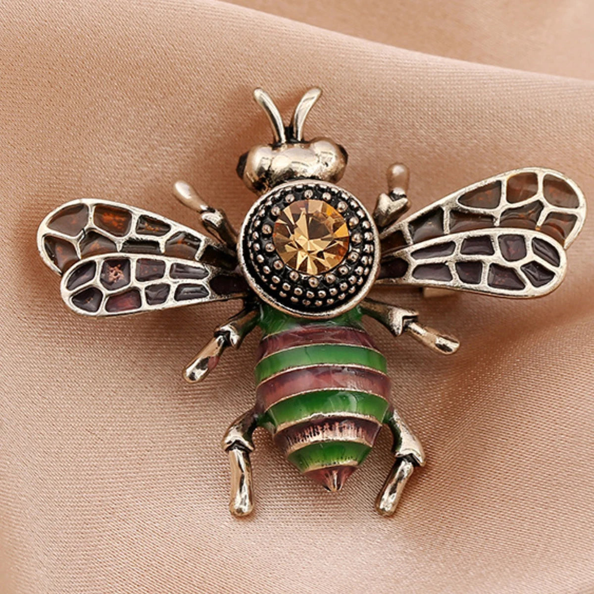 Broche abeille ornée de perles d'imitation