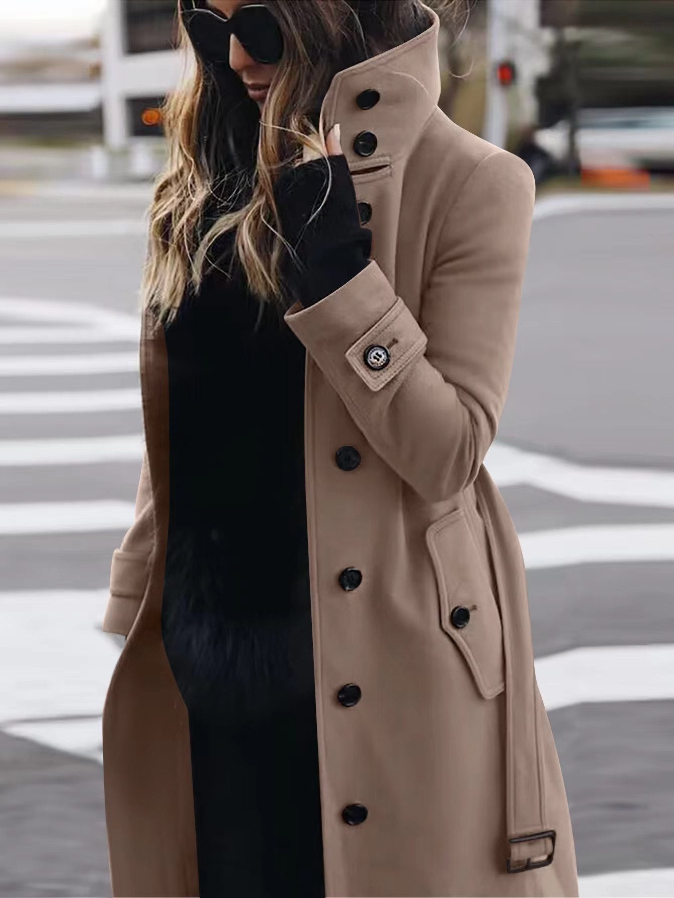 Cardigan long en laine, incontournable pour l'automne et l'hiver. Coupé slim et élégant,
