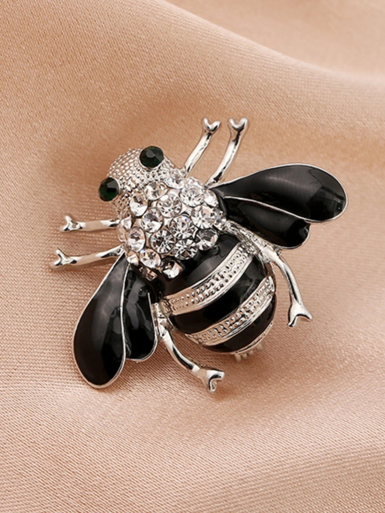 Broche abeille ornée de perles d'imitation