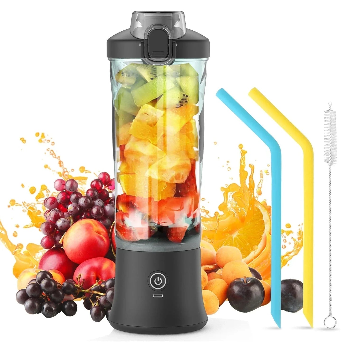 Blender portable noir rempli de fruits frais avec pailles colorées, brosse de nettoyage et éclaboussures de jus.